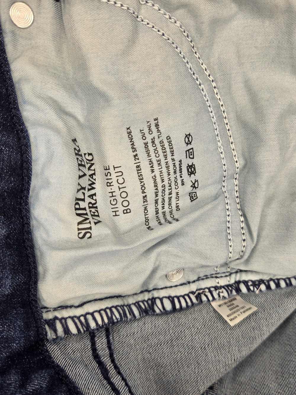 Women's Vera Wang Size 16s Boot Cuts Dark Blue Jeans New Tags - Picture 5 of 6
